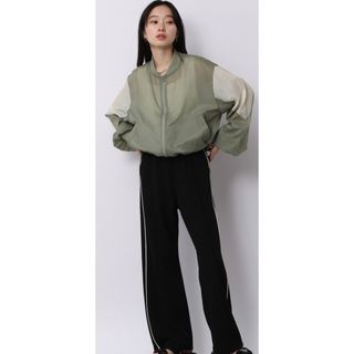 ネット完売品‼️ジーナシス ハイショクシアーブルゾン グリーン