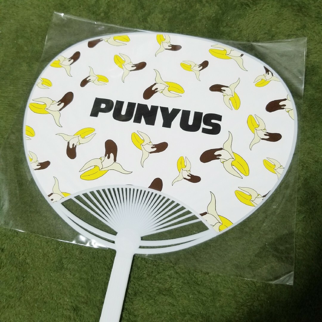 PUNYUS(プニュズ)の新品 punyus うちわ プニュズ ノベルティ チョコバナナ柄 総柄 エンタメ/ホビーのコレクション(ノベルティグッズ)の商品写真