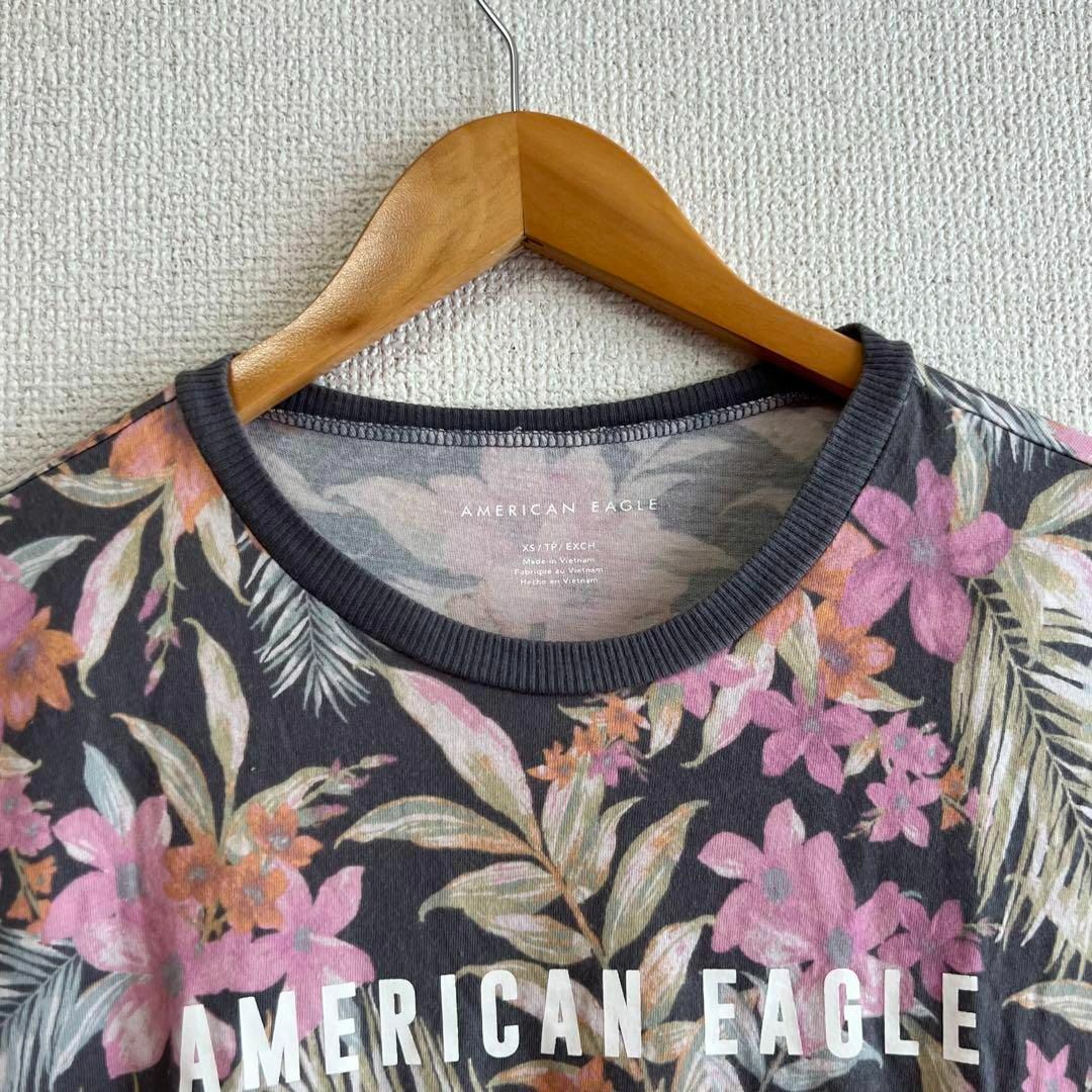 American Eagle(アメリカンイーグル)の美品⭐️アメリカンイーグル　トップス　半袖　Tシャツ　アロハシャツ　大花柄 レディースのトップス(Tシャツ(半袖/袖なし))の商品写真