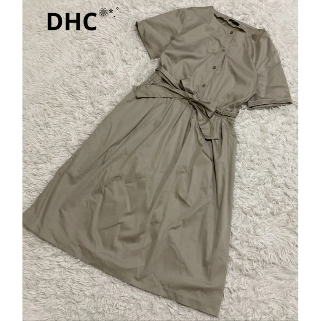 DHC(ディーエイチシー)のDHC ワンピース リボン紐付き Lサイズ 光沢感 レディースのワンピース(ロングワンピース/マキシワンピース)の商品写真