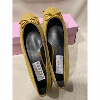 レペット(repetto)の［新品未使用］farfalleシープスエードバレーシューズイエロー39/24.5(バレエシューズ)