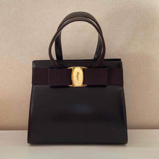 フェラガモ(Ferragamo)の【最終値下げ】フェラガモ　ヴァラリボン ハンドバッグ　ダークブラウン(ハンドバッグ)