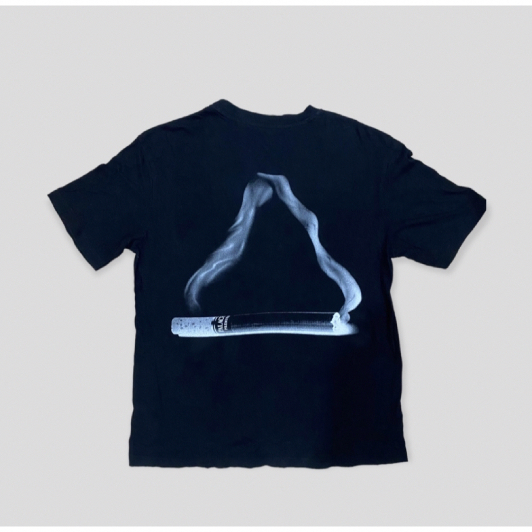 PALACE(パレス)のPALACE 【パレス】シガレットグラフィック Tシャツ メンズのトップス(Tシャツ/カットソー(半袖/袖なし))の商品写真