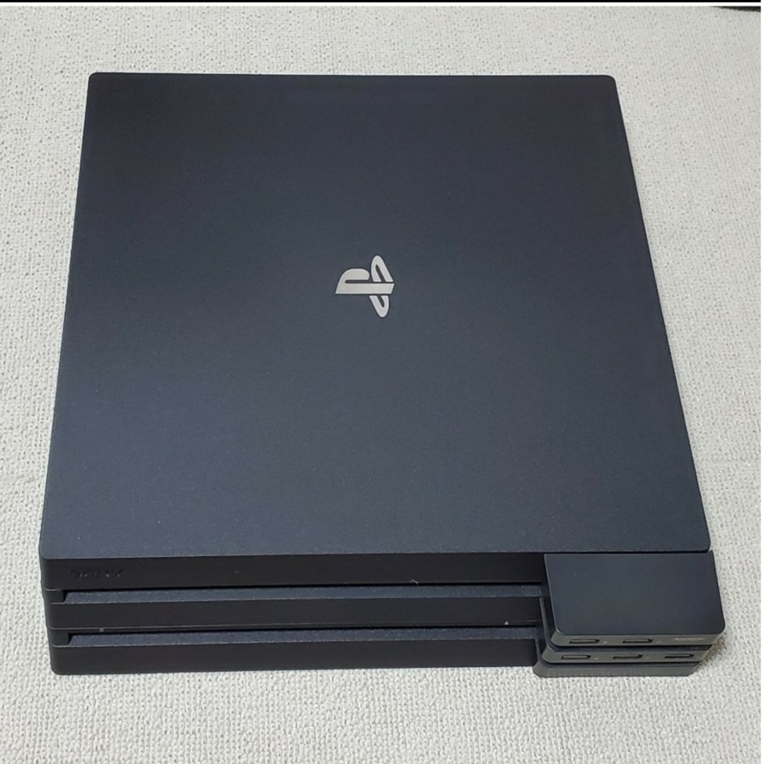 美品　PS4 Pro本体　冷却ファン　USBハブ　コントローラー