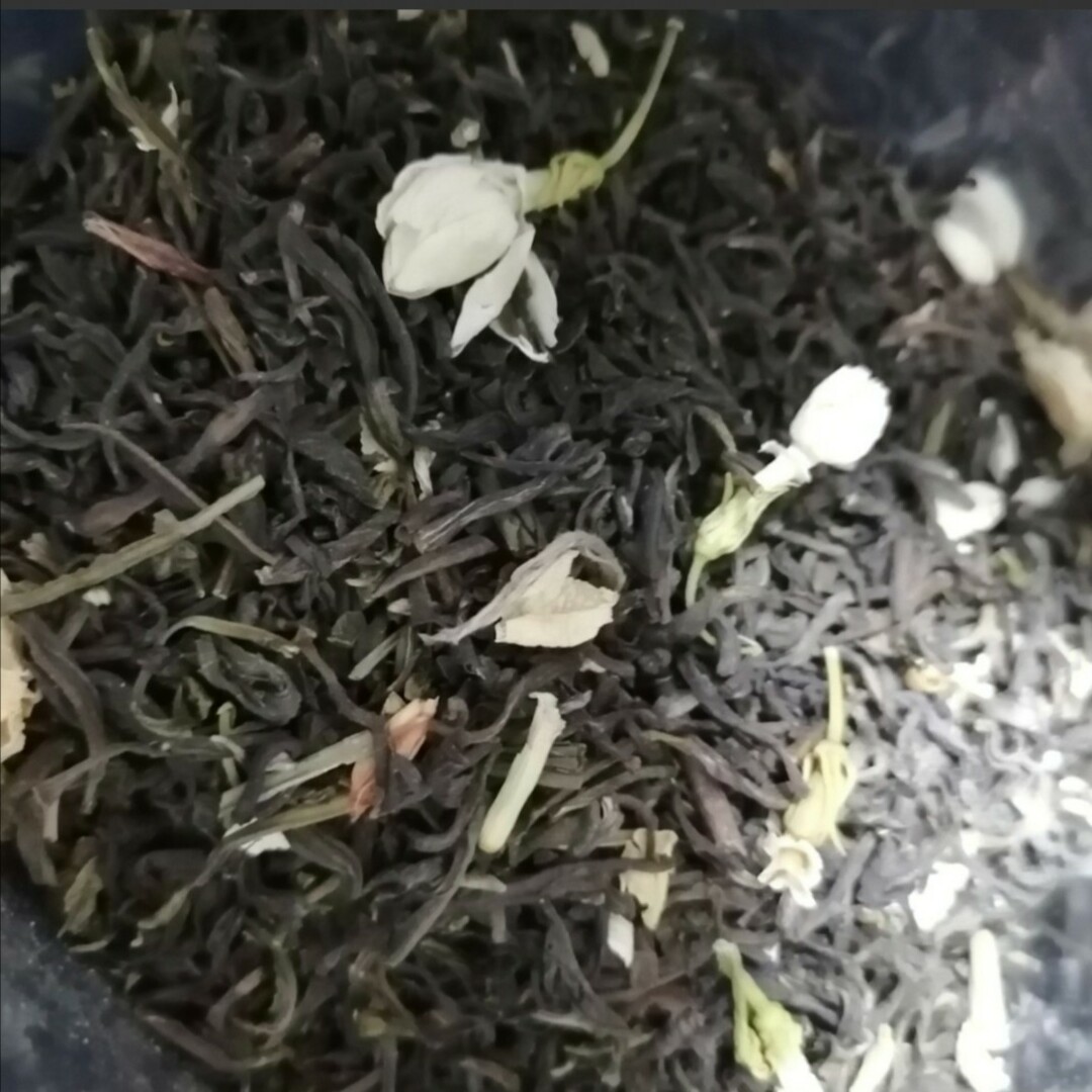 国内加工商品【お勧め茶葉】1級ジャスミン茶50g・黒烏龍茶30g　各1袋 食品/飲料/酒の飲料(茶)の商品写真