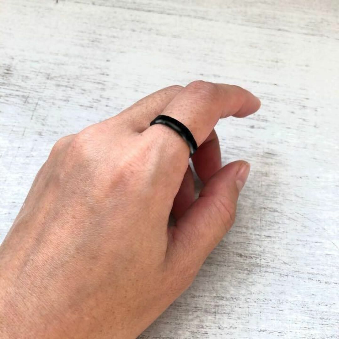 アレルギー対応！ステンレス製3mm平打ちブラックリング　指輪 メンズのアクセサリー(リング(指輪))の商品写真