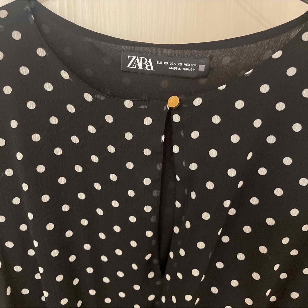 ZARA(ザラ)のザラ　ドット柄ワンピース レディースのワンピース(ミニワンピース)の商品写真