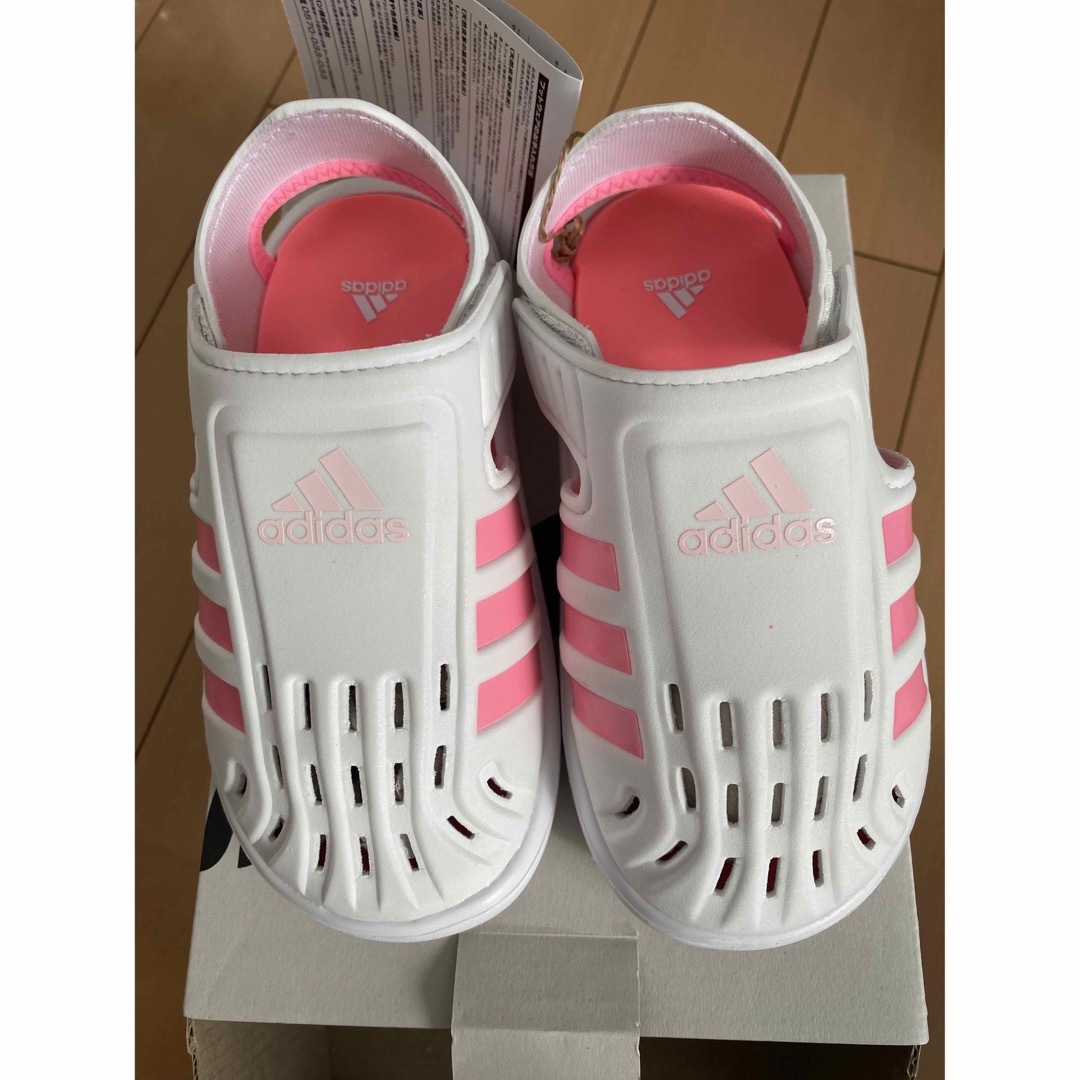 adidas(アディダス)のアディダス　つま先保護　ベビーサンダル キッズ/ベビー/マタニティのキッズ靴/シューズ(15cm~)(サンダル)の商品写真