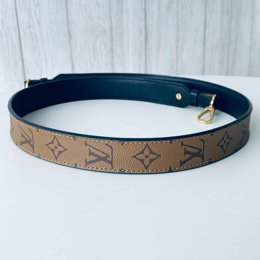 LOUIS VUITTON(ルイヴィトン)の美品 ルイヴィトン モノグラム リバース ショルダー ストラップ J02371 レディースのファッション小物(その他)の商品写真