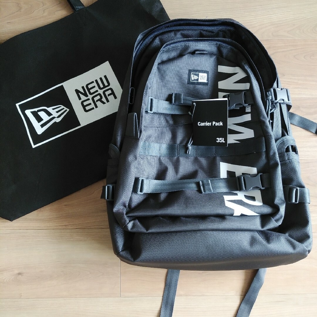 NEW ERA リュック キャリアパック 35L プリントロゴ - バッグパック