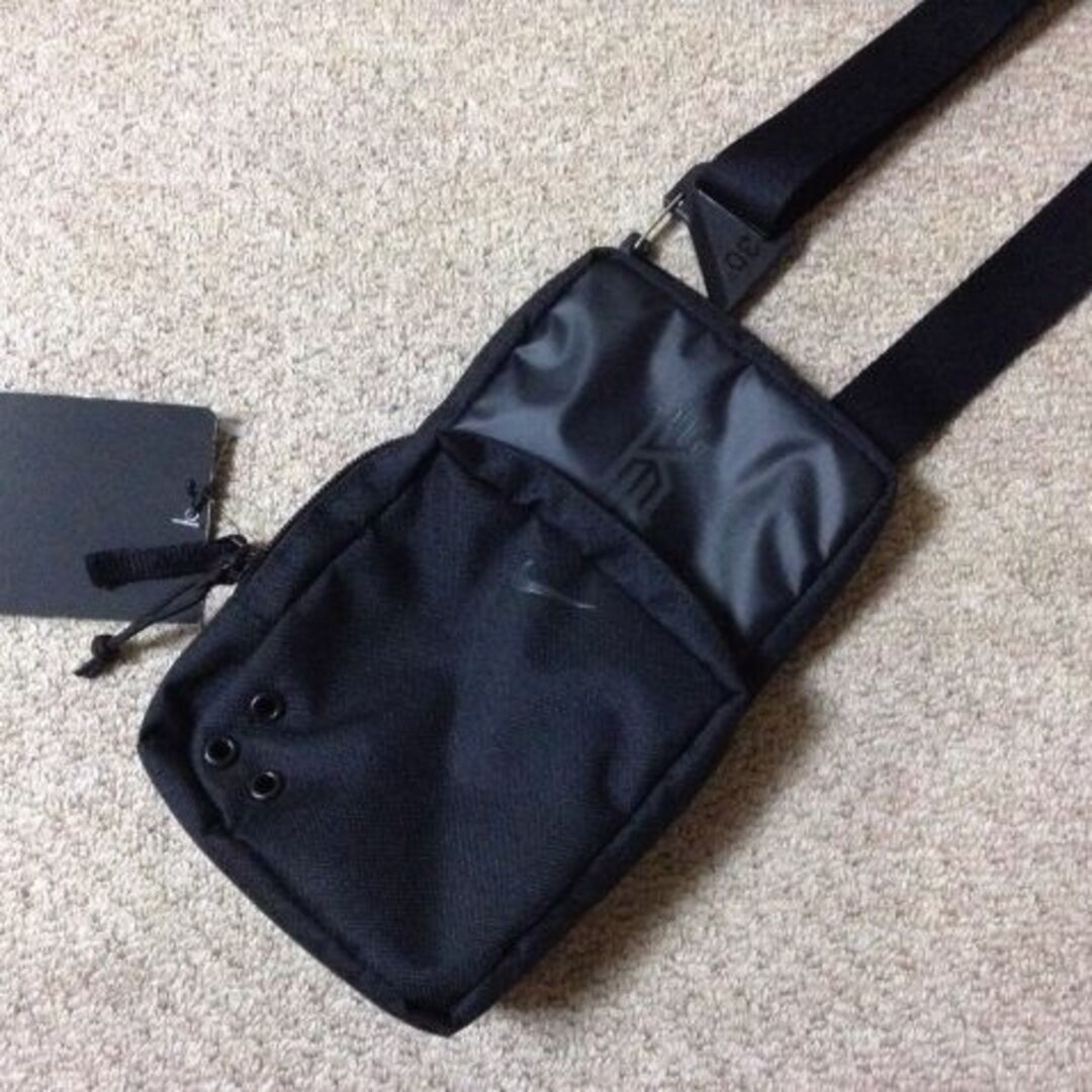 NIKE(ナイキ)の新品 ナイキ カイリー スモールバッグ ショルダー 黒 ポーチ BA6157 メンズのバッグ(ショルダーバッグ)の商品写真