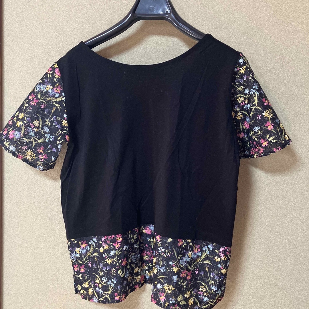 レディース　半袖Ｔシャツ　花柄　ブラック　M レディースのトップス(Tシャツ(半袖/袖なし))の商品写真