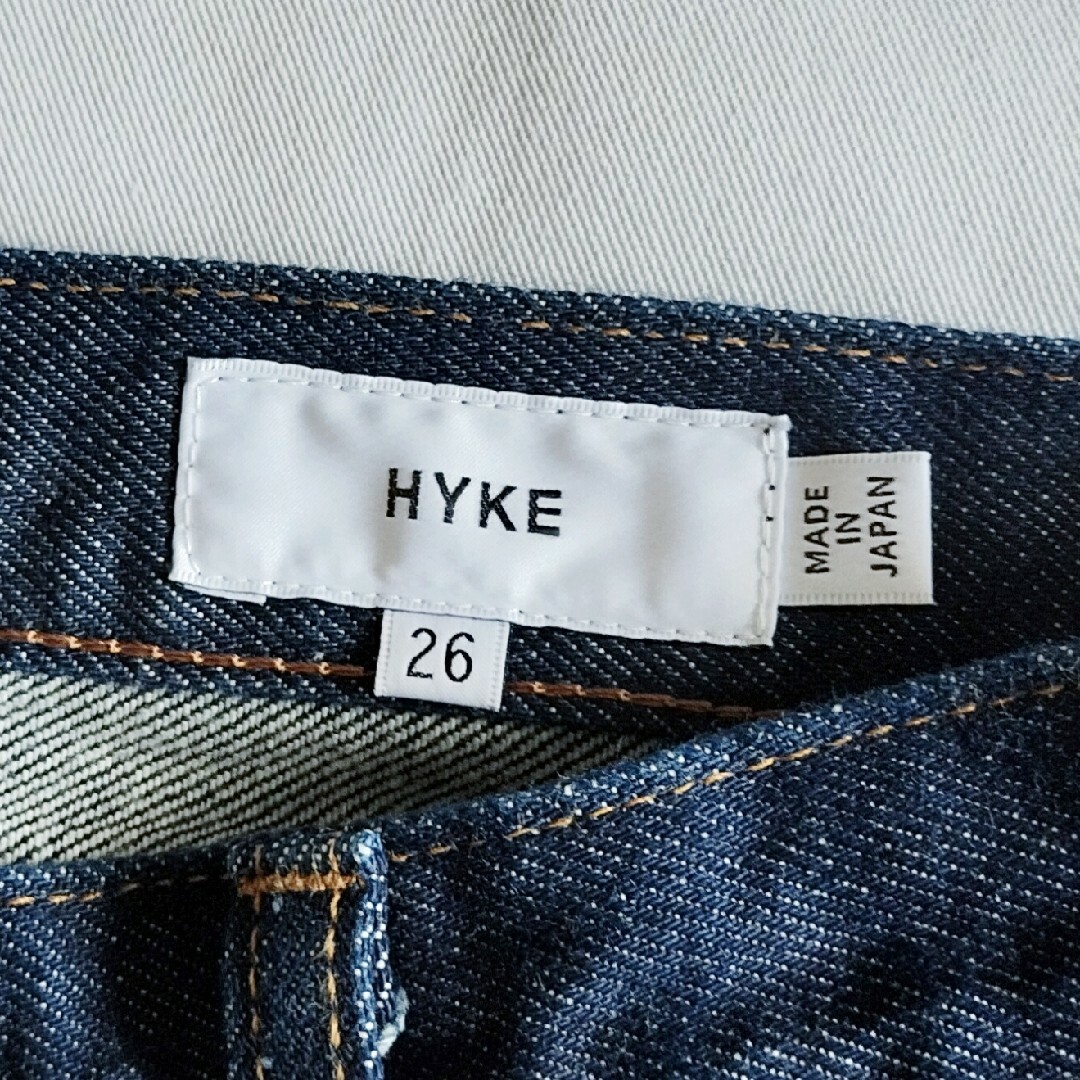 HYKE(ハイク)のHYKE テーパードカットオフデニム ブルー 26 ハイク レディースのパンツ(デニム/ジーンズ)の商品写真