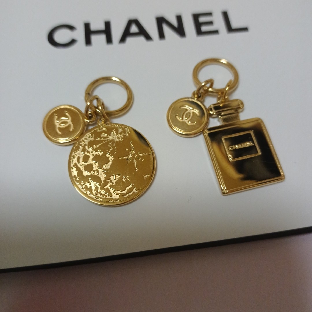 CHANEL - 新品未使用！ シャネル ホリデー チャーム 2個セットの通販 