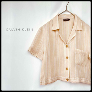 カルバンクライン(Calvin Klein)のCalvin Klein クロップド丈 半袖オープンカラーシャツ　ストライプ(シャツ/ブラウス(半袖/袖なし))