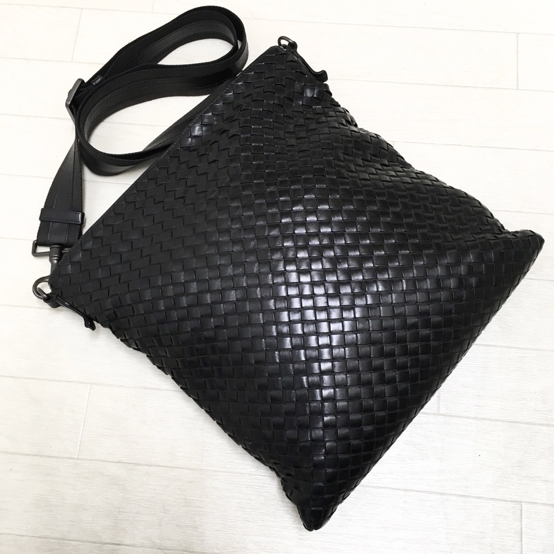 Bottega Veneta(ボッテガヴェネタ)の☆美品・シリアル付☆BOTTEGA VENETAイントレチャートショルダーバッグ レディースのバッグ(ショルダーバッグ)の商品写真