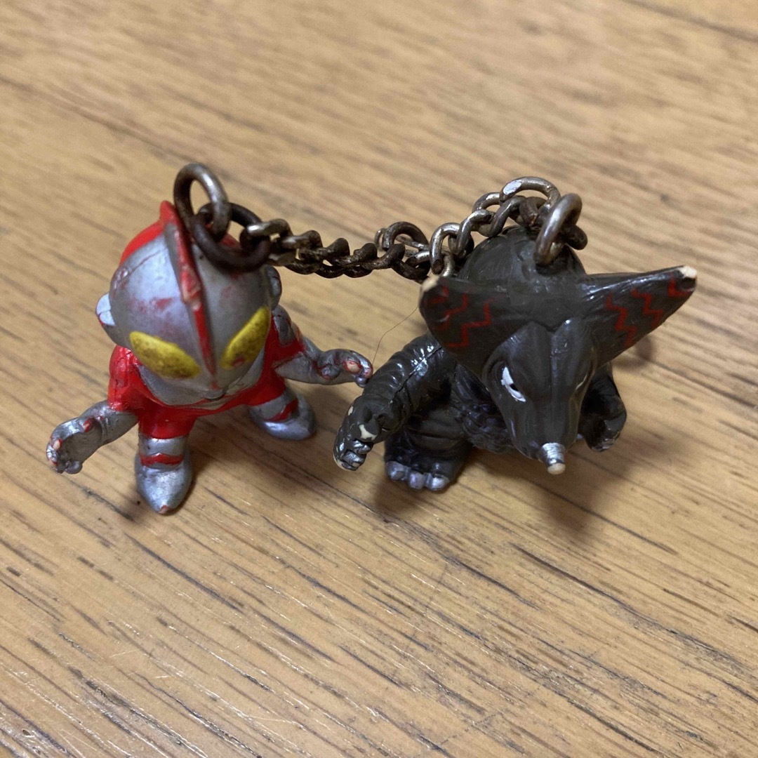 レトロ　ウルトラマン　怪獣キーホルダー　レア　 エンタメ/ホビーのおもちゃ/ぬいぐるみ(キャラクターグッズ)の商品写真