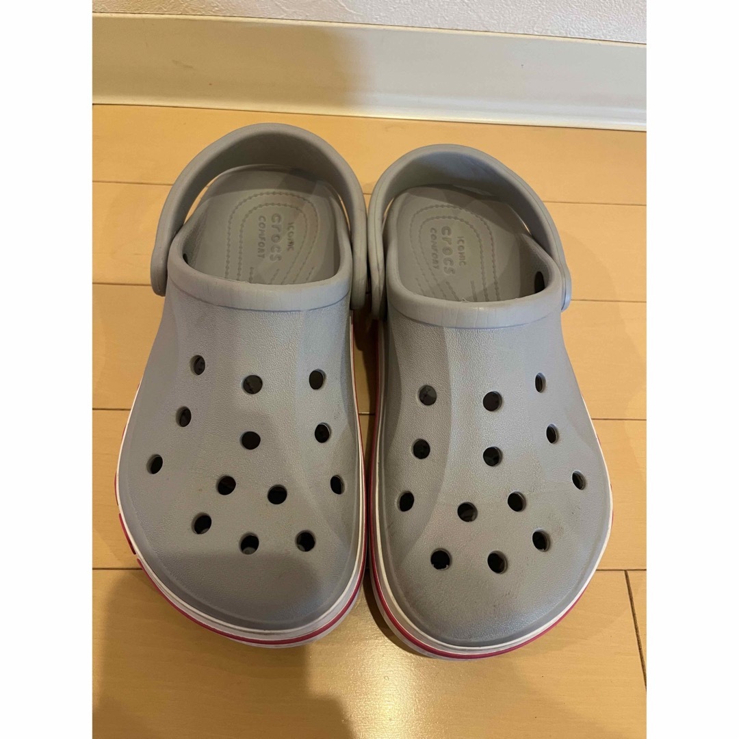 crocs(クロックス)のクロックス キッズ/ベビー/マタニティのキッズ靴/シューズ(15cm~)(サンダル)の商品写真