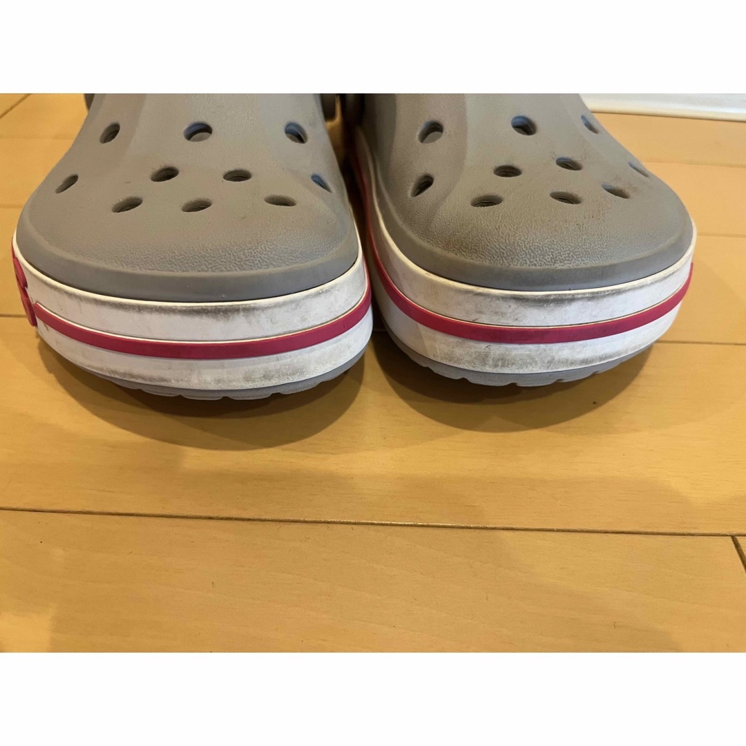 crocs(クロックス)のクロックス キッズ/ベビー/マタニティのキッズ靴/シューズ(15cm~)(サンダル)の商品写真