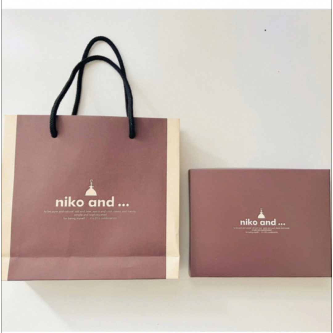 niko and...(ニコアンド)の【最安値２点】nikoand... ニコアンド　ショップ袋　ショッパー　ボックス エンタメ/ホビーのコレクション(ノベルティグッズ)の商品写真