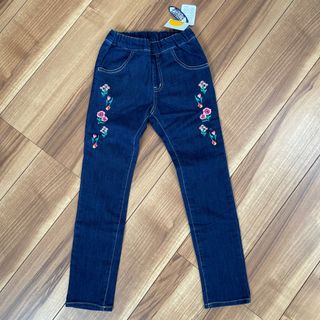 ムージョンジョン(mou jon jon)のムージョンジョン　女の子花柄刺繍デニムパンツ　サイズ130(パンツ/スパッツ)