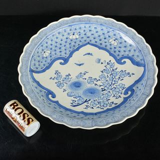 伊万里焼　古伊万里　成化年製款　染付　花蝶文　輪花皿　大皿　V　R5965B(陶芸)