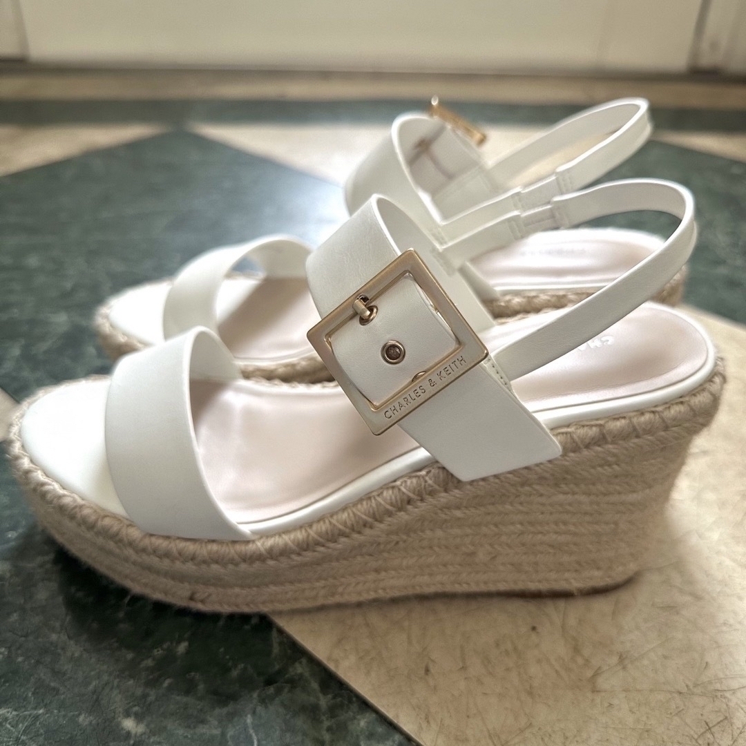 Charles and Keith(チャールズアンドキース)の☆美品☆CHARLES&KEITH バックルエスパドリーユウェッジ レディースの靴/シューズ(サンダル)の商品写真