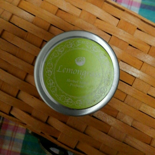 FELISSIMO(フェリシモ)のアロマ練り香水　レモングラス　10g コスメ/美容のリラクゼーション(アロマグッズ)の商品写真
