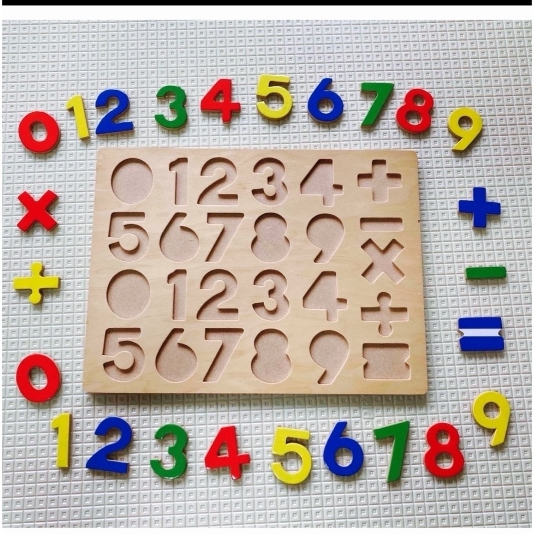 英語/数字/英小文字　木製　パズル キッズ/ベビー/マタニティのおもちゃ(知育玩具)の商品写真
