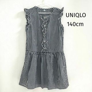 ユニクロ(UNIQLO)のUNIQLO フリル ギンガムチェックワンピース ネイビー 綿 140cm(ワンピース)