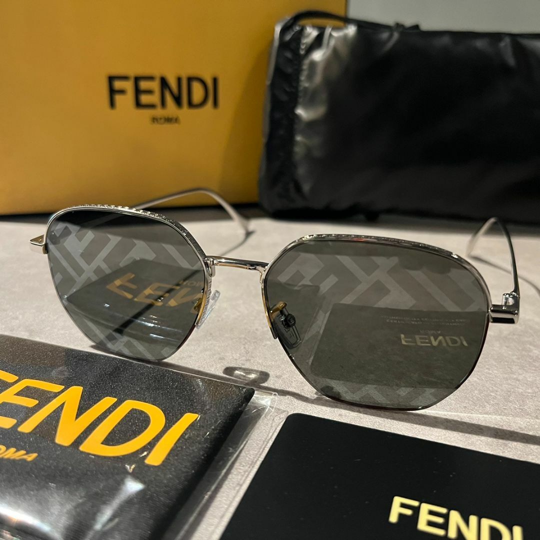 FENDI(フェンディ)の新品 フェンディ FENDI FE40004U 16C メガネ サングラス メンズのファッション小物(サングラス/メガネ)の商品写真