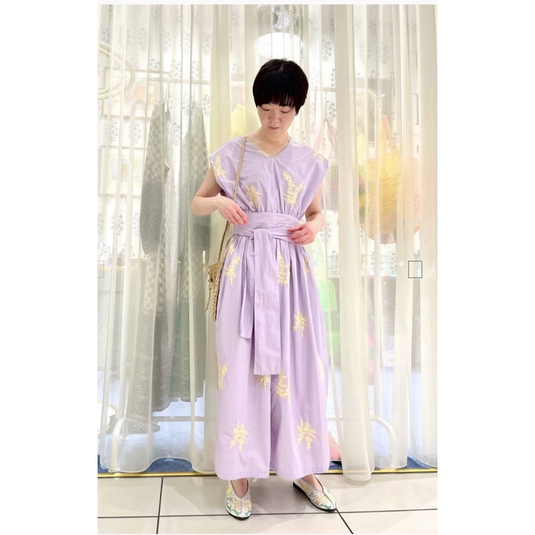 ヌキテパ★ Poplin Flower Emb V Neck Dress