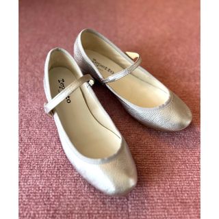 レペット(repetto)の新品/未使用です！レペット　バレエシューズ　ストラップ　シルバー38(バレエシューズ)