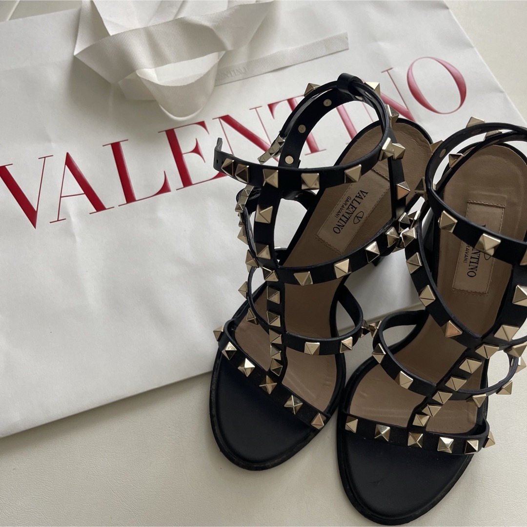 Valentino スタッズサンダル