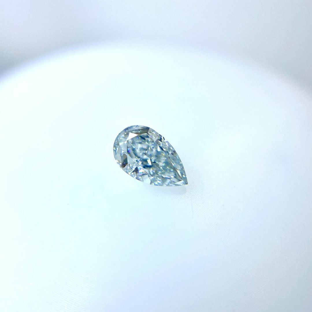 FANCY LIGHT GREENISH BLUE 0.558ct PS レディースのアクセサリー(その他)の商品写真