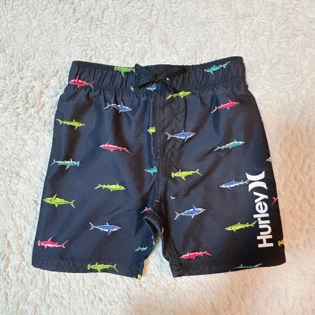 Hurley(ハーレー)の【新品】 Hurley　キッズサーフパンツ 水着 ブラック　サメ柄 キッズ/ベビー/マタニティのキッズ服男の子用(90cm~)(水着)の商品写真