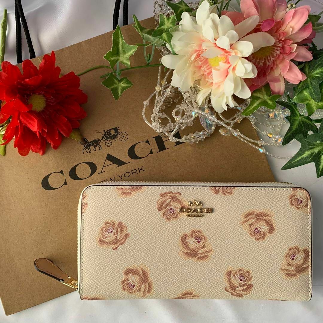 COACH コーチ ︎❁﻿バラ ベージュ