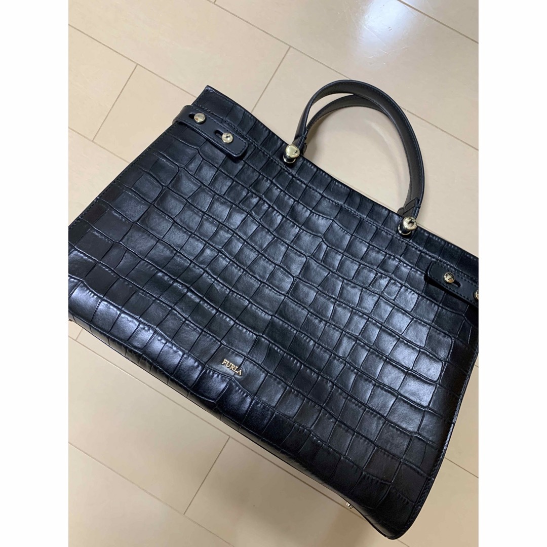 美品 フルラ FURLA LADY M L A4サイズ クロコ 黒-