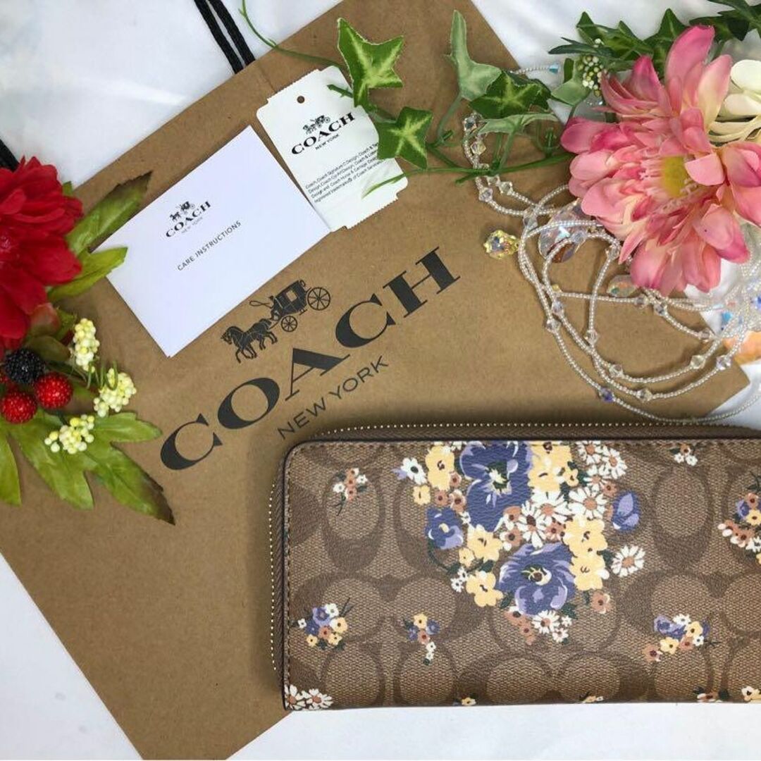 COACH(コーチ)のCOACH コーチ ベージュ 紫 花束柄 ブーケ レディースのファッション小物(財布)の商品写真