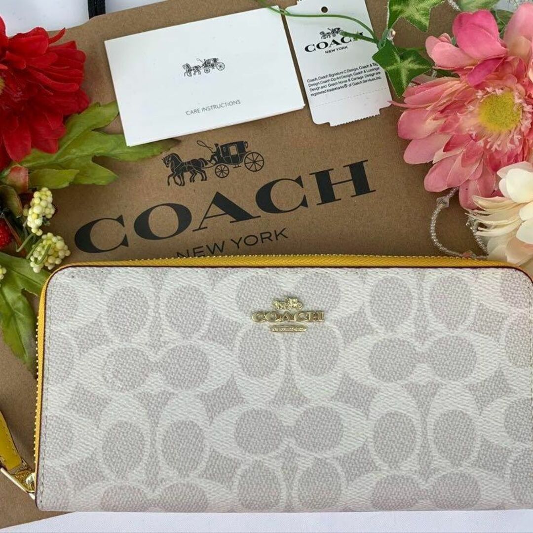 COACH コーチ ︎✿ホワイト 白  二つ折り財布