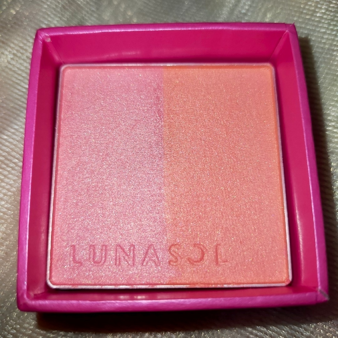 LUNASOL(ルナソル)のルナソル　グロウイングパウダーチークス　EX03 Pure Coral Pink コスメ/美容のベースメイク/化粧品(チーク)の商品写真