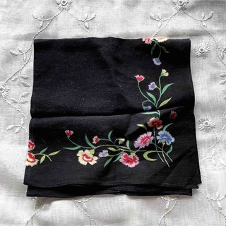 ケンゾー(KENZO)のKENZO カーネーション 花柄 刺繍 ブラック 黒 ハンカチスカーフ 美品(バンダナ/スカーフ)