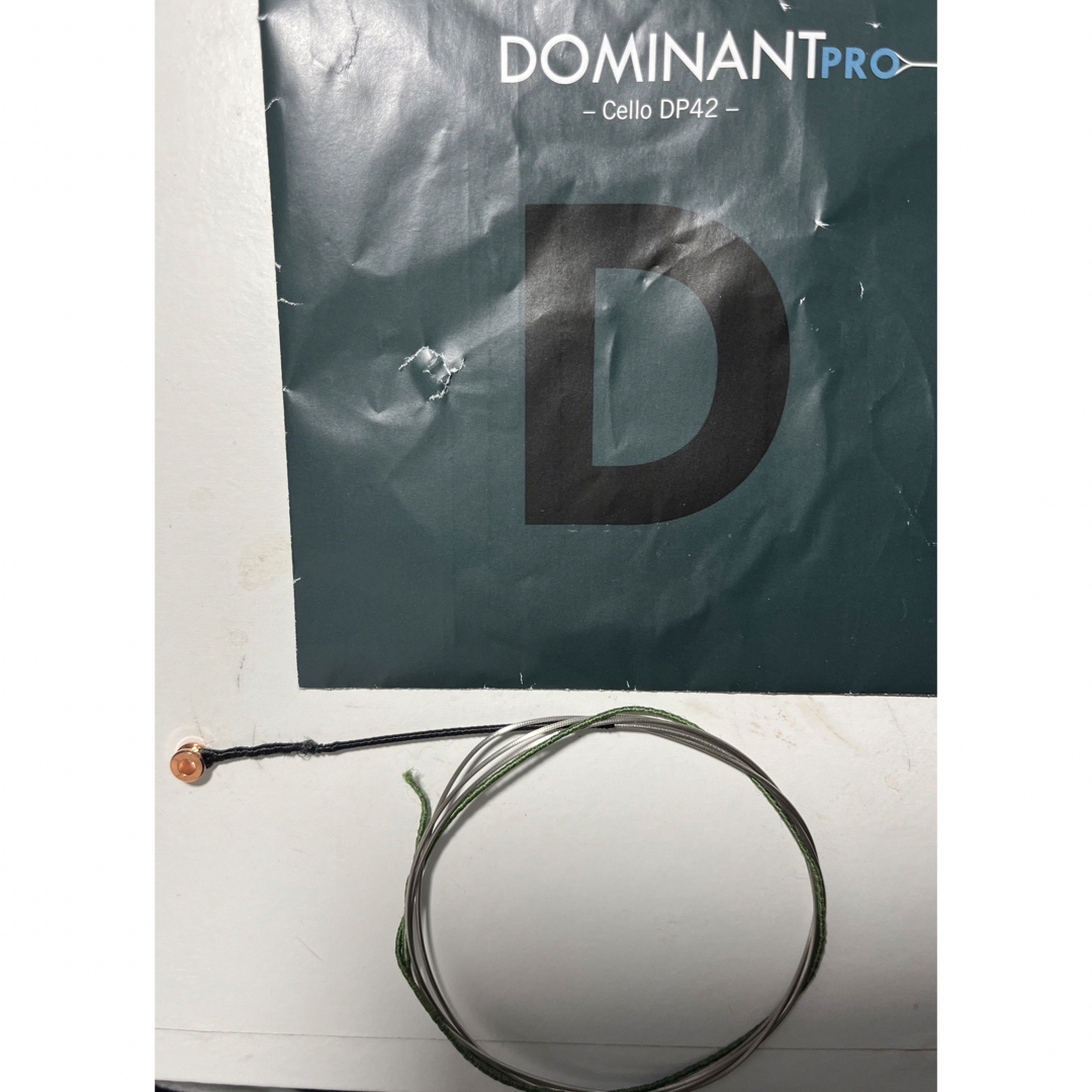 チェロ弦D線　Dominant pro 未使用に近い 楽器の弦楽器(チェロ)の商品写真