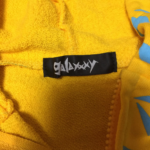 galaxxxy(ギャラクシー)のGalaxxy♡ももクロコラボパーカー♡黄色 エンタメ/ホビーのタレントグッズ(アイドルグッズ)の商品写真