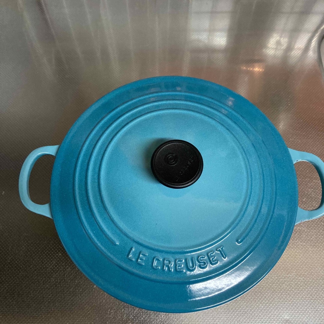 LE CREUSET(ルクルーゼ)のルクルーゼ22cm カリビアンブルー インテリア/住まい/日用品のキッチン/食器(鍋/フライパン)の商品写真