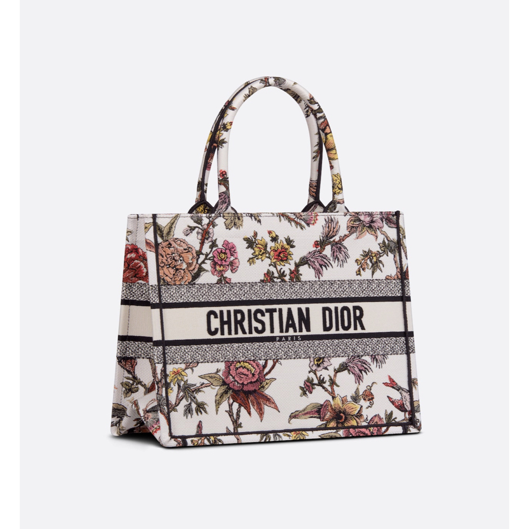 Christian Dior(クリスチャンディオール)のDior BOOK TOTE ミディアムバッグ　新品未使用♡ レディースのバッグ(トートバッグ)の商品写真