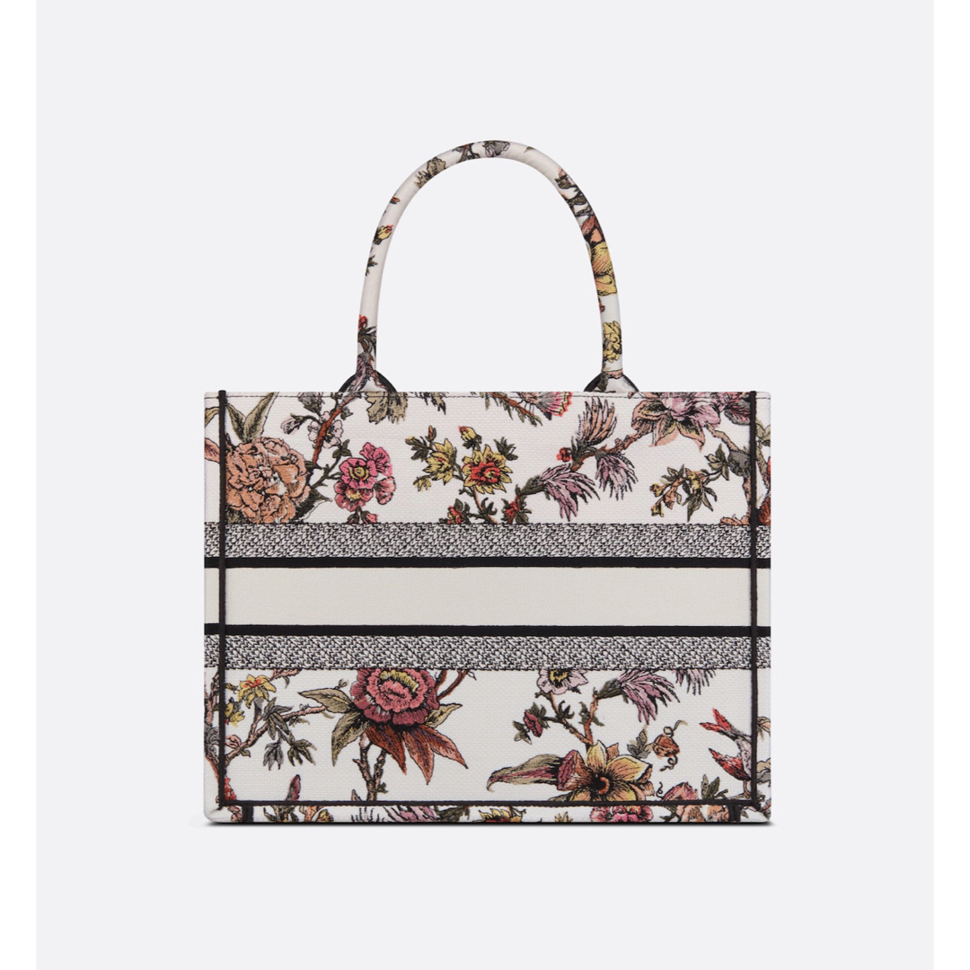 Christian Dior(クリスチャンディオール)のDior BOOK TOTE ミディアムバッグ　新品未使用♡ レディースのバッグ(トートバッグ)の商品写真