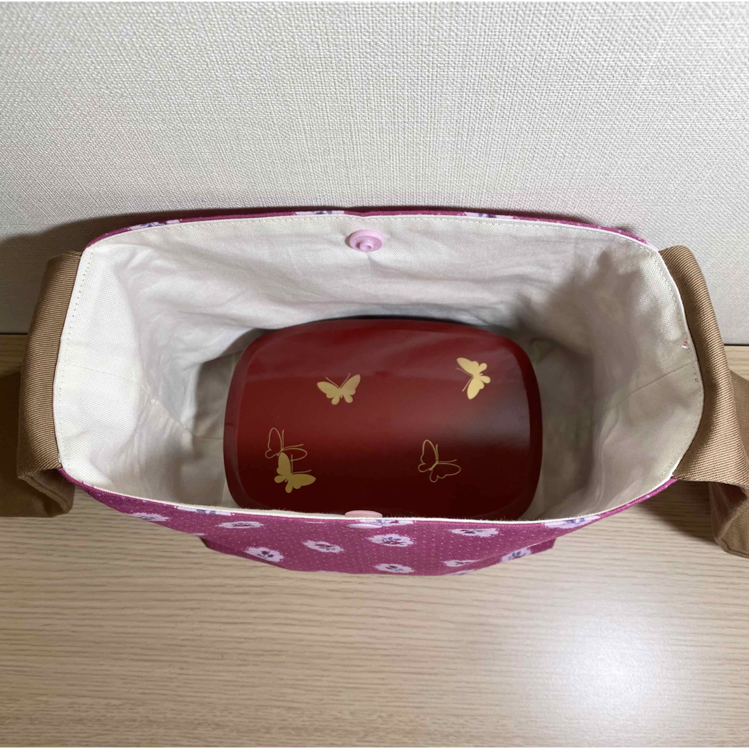 ハンドメイド お弁当袋　リボン型　ランチバッグ　ピンク花 ハンドメイドの生活雑貨(その他)の商品写真