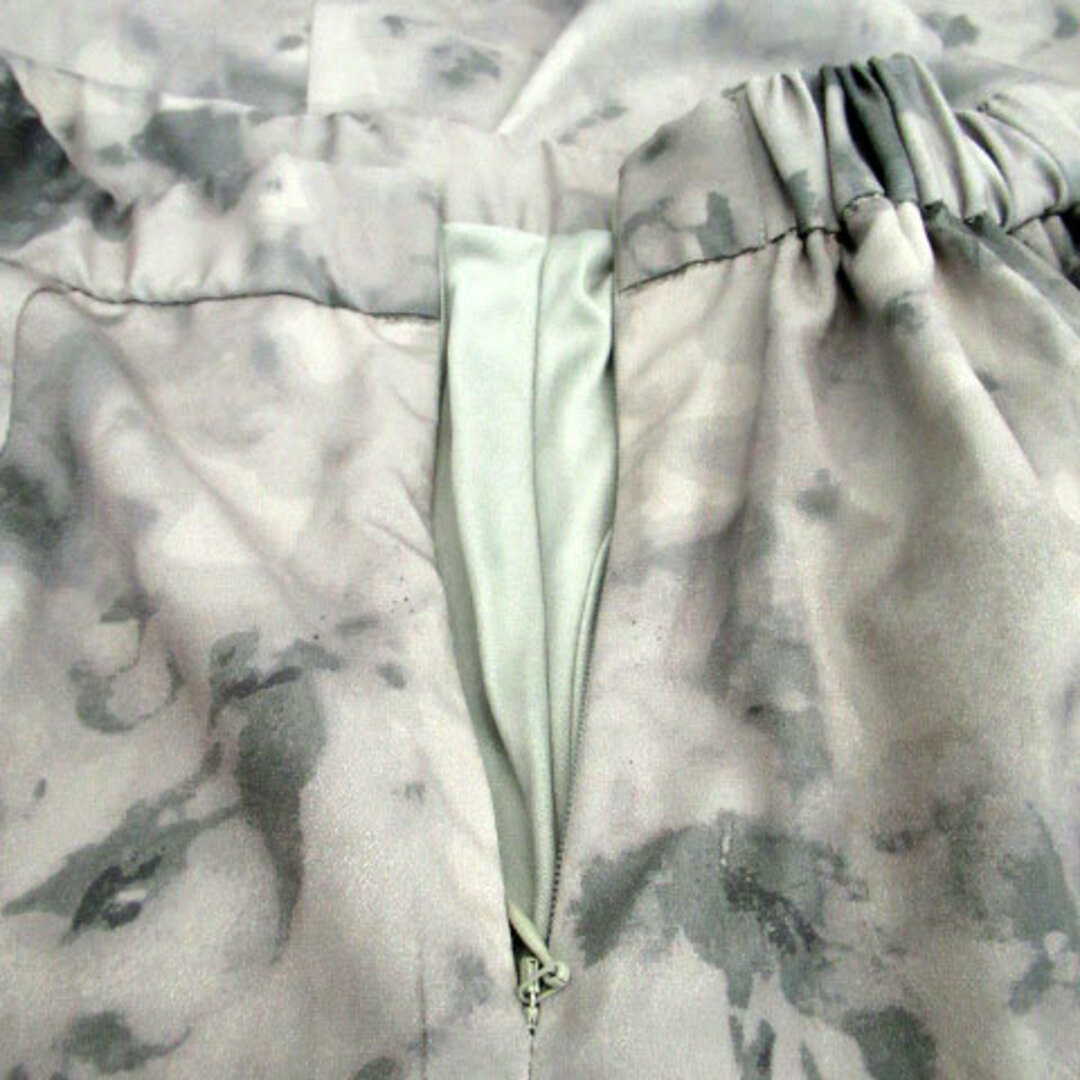 AZUL by moussy(アズールバイマウジー)のアズールバイマウジー フレアスカート マキシ丈 ロング丈 総柄 S カーキ レディースのスカート(ロングスカート)の商品写真