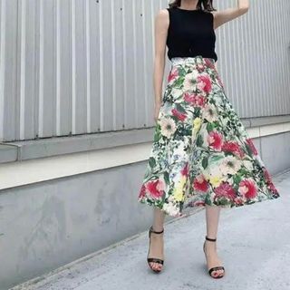 ザラ(ZARA)のZARA ザラ 花柄 ロングスカート フラワー フレア ベルト付き(ロングスカート)